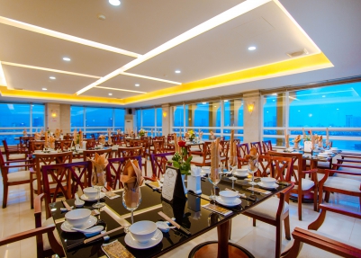 Khu vực bàn ăn trong khách sạn tại khách sạn Minh Toàn